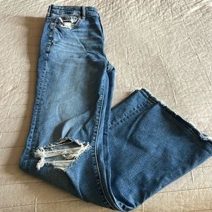 Im selling my American Eagle blue jeans!